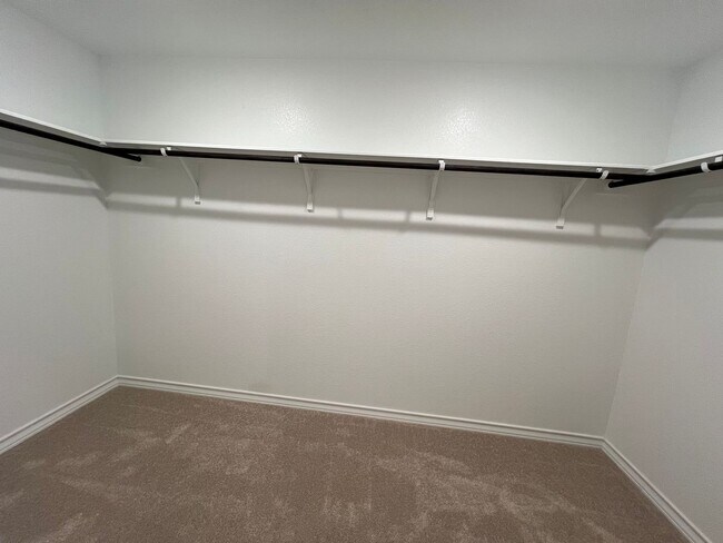 Building Photo - 204 Doodle Ln