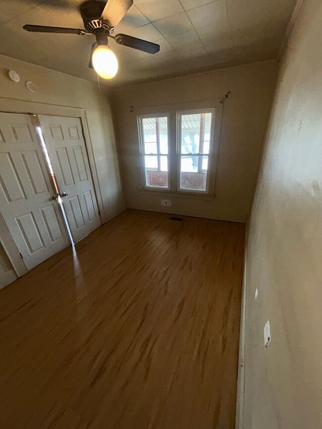 Building Photo - 1630 E Division St