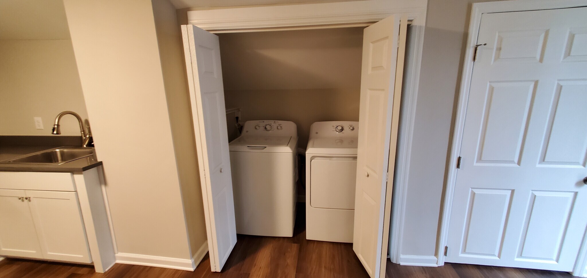 Washer/Dryer - 1605 Douglas Ave