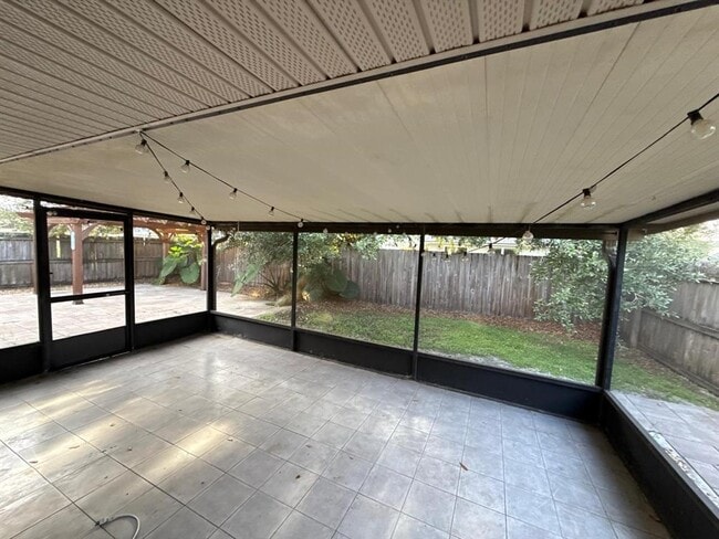Building Photo - 1215 Tuxford Dr