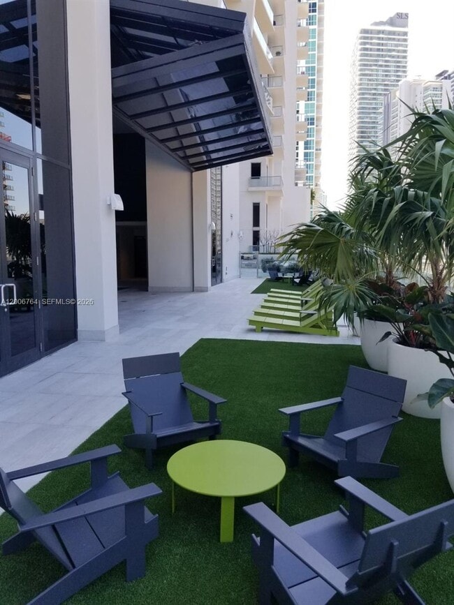 Building Photo - 1010 Brickell Ave