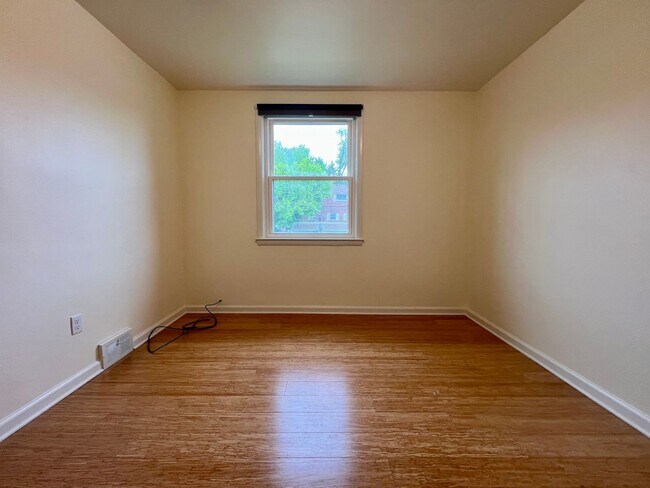 Building Photo - Gorgeous 3-Bedroom Townhome with One-Car Garage in Roxborough! Available NOW!