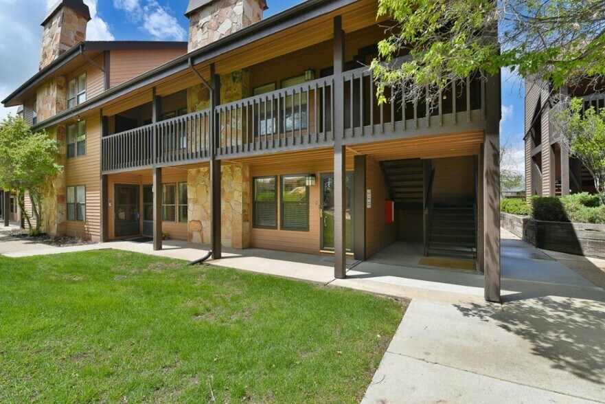 Upstairs Entrance - 3615 N Wolf Creek Dr