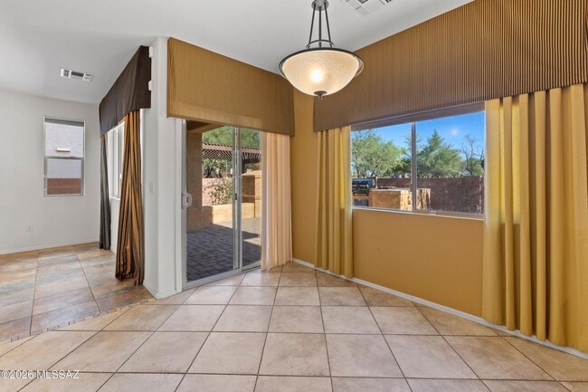 Building Photo - Two Story 3 Bed/2Bath in Paseo Del Rio