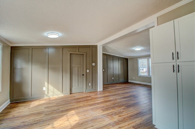 Building Photo - 105 Dutchess Dr