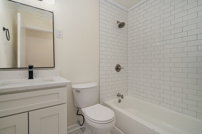 Building Photo - 122 Brookside Dr