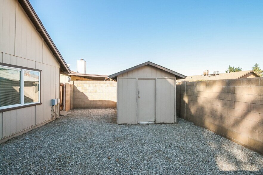 Building Photo - 119 S Cottonwood St