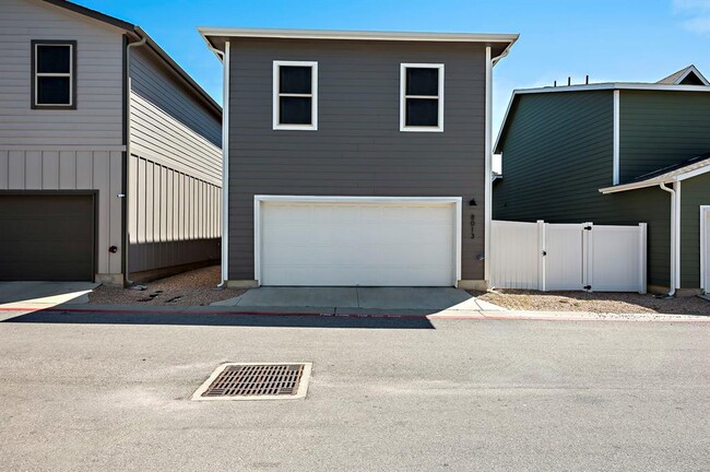 Building Photo - 8013 Lennon Dr