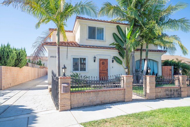 Building Photo - Warm and inviting Hawthorne Home!