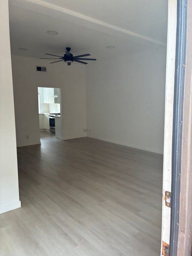 Building Photo - BEAUTIFUL 4 Bed 3 Bath unit