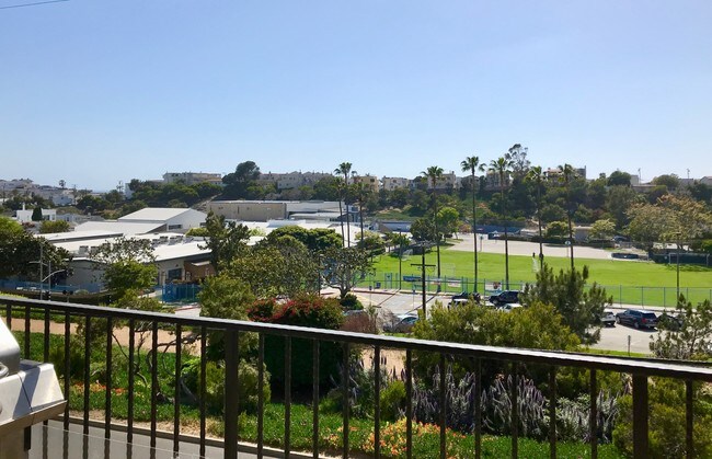 Building Photo - 1720 Ardmore Ave