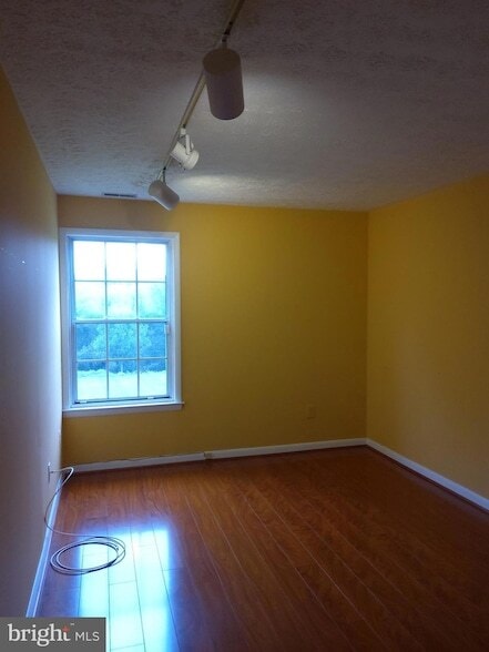 Building Photo - 2109 Woodbox Ln Unit 2109B