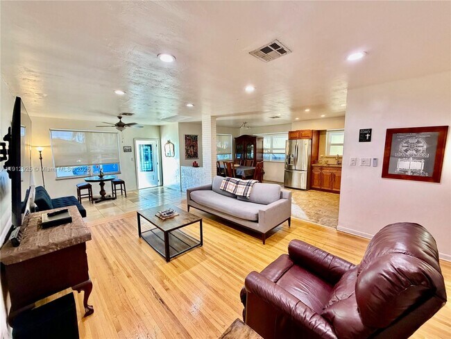 Building Photo - 45 SE 14th St