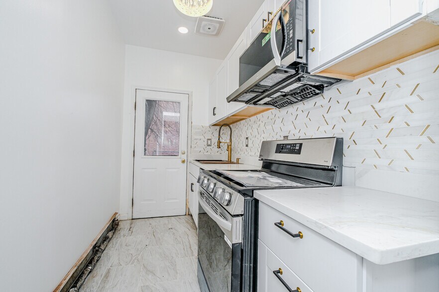 Building Photo - 384 Lafayette Ave