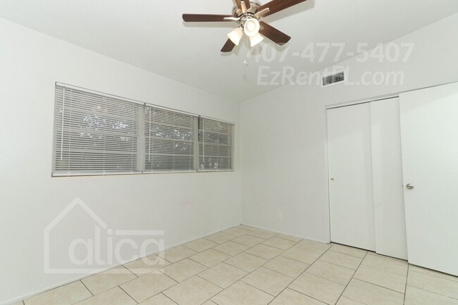 Building Photo - Charming 3/2 with Carport in Sanford