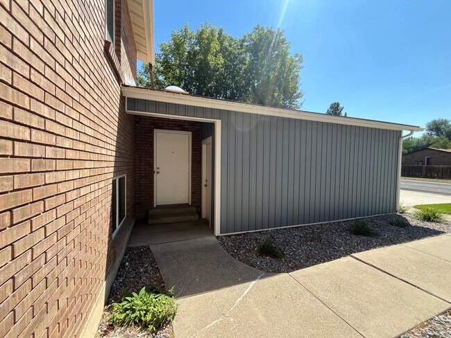 Building Photo - 7443 S Creek Rd