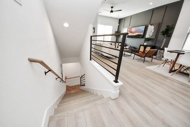 Building Photo - 2524 Live Oak St