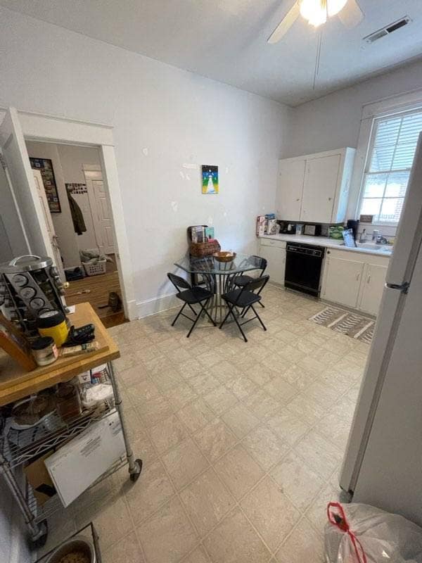 Kitchen - 207 S Summit St