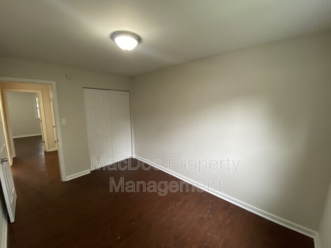 Building Photo - 531 Olde Greenwich Cir