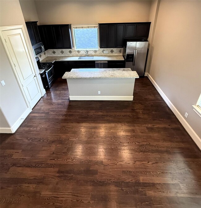 Building Photo - 3205 Center St