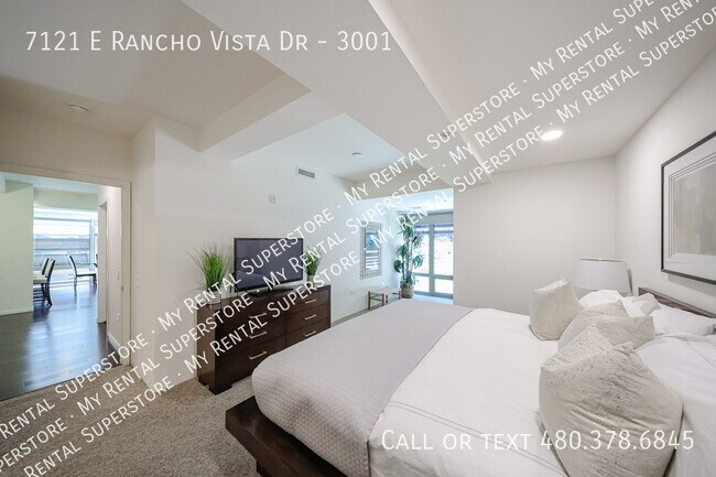 Building Photo - 7121 E Rancho Vista Dr