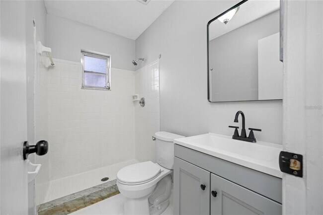 Building Photo - 1411 39th Ave N