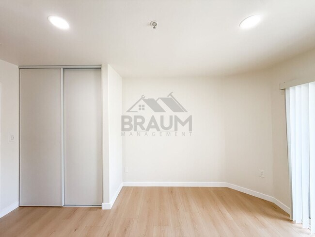 Building Photo - 7323 Winnetka Ave