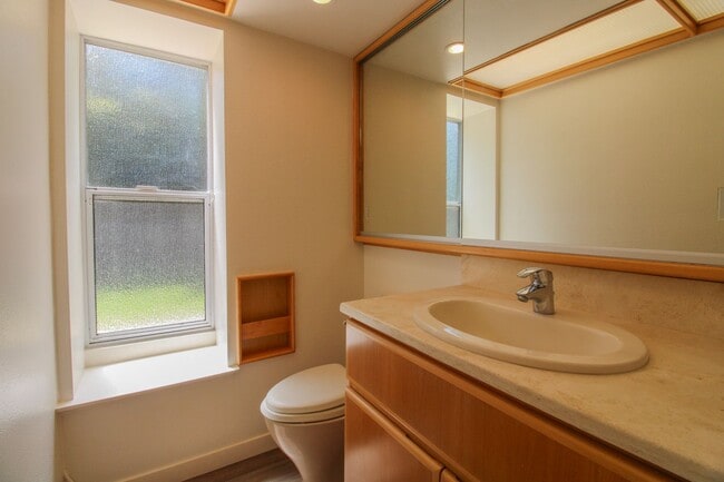 Building Photo - 298 Country Club Dr