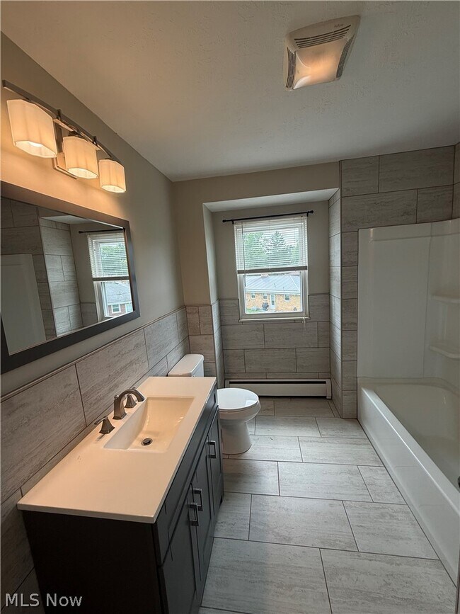 Building Photo - 2520 Flintridge Dr