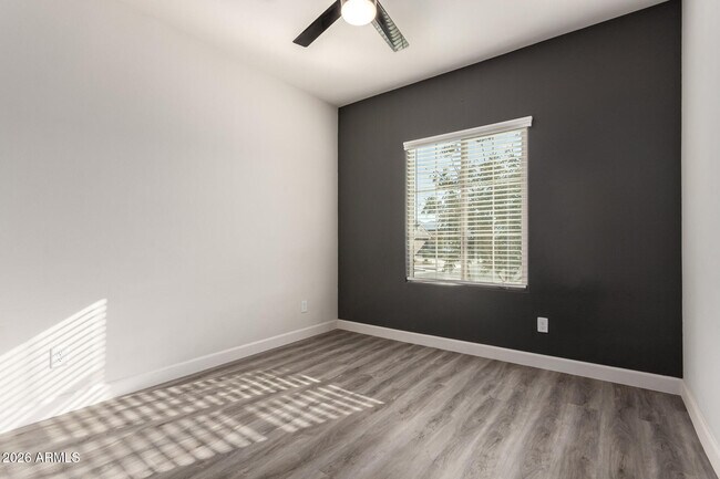 Building Photo - 11204 W Mobile Ln