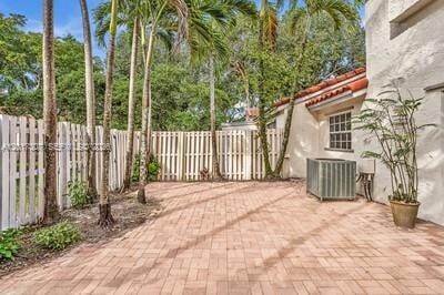 Building Photo - 1395 Cottonwood Cir