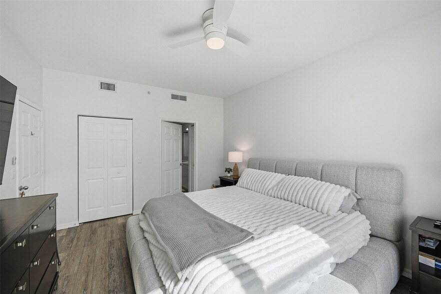 Building Photo - 700 E Boynton Beach Blvd