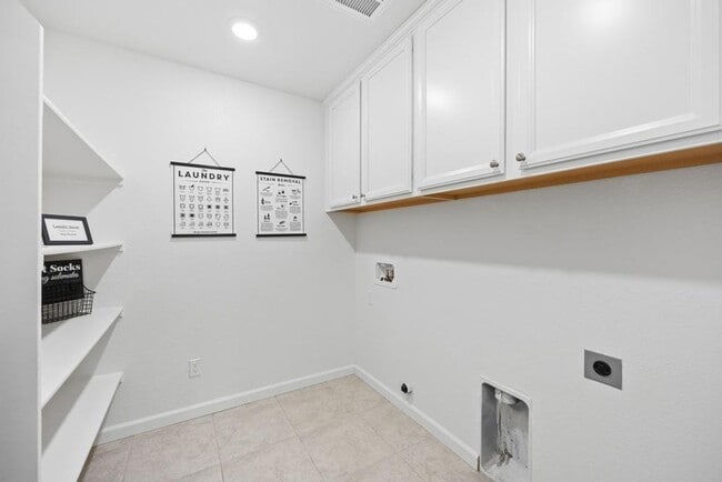 Building Photo - Gorgeous 4 Bedroom in Fiddyment Ranch