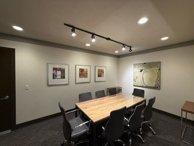 Building Photo - Modern 1BR Condo with Luxury Amenities in ...
