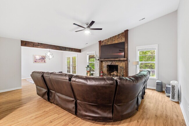 Building Photo - Private 3BR Retreat on 2 Wooded Acres in Clover with no HOA!!