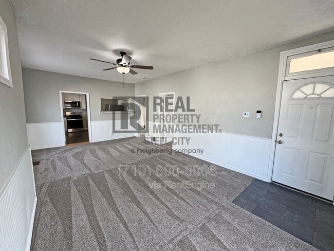 Building Photo - 1626 E Routt Ave