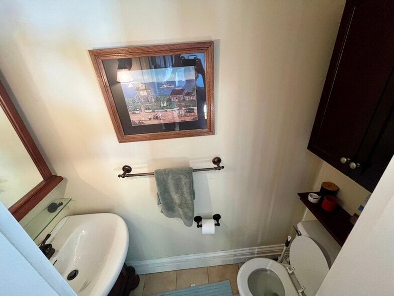 Half bath - 87 Park St