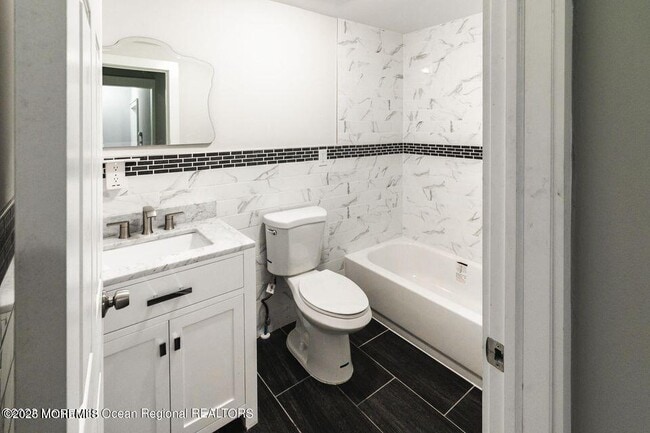 Building Photo - 306 Henley Ave