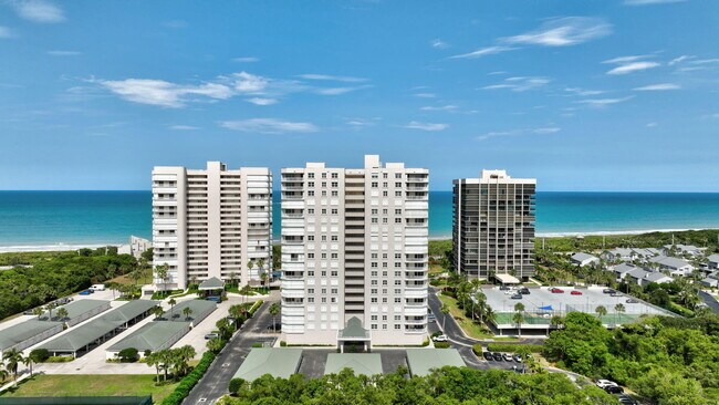 Building Photo - 5049 N Hwy A1A