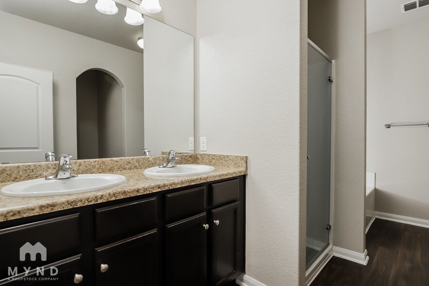 Building Photo - 6030 Southern Vis