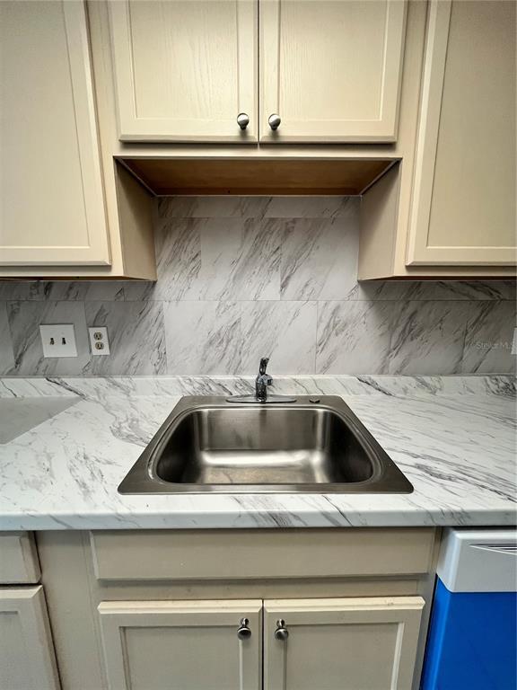 Building Photo - 4918 Silver Oaks Village