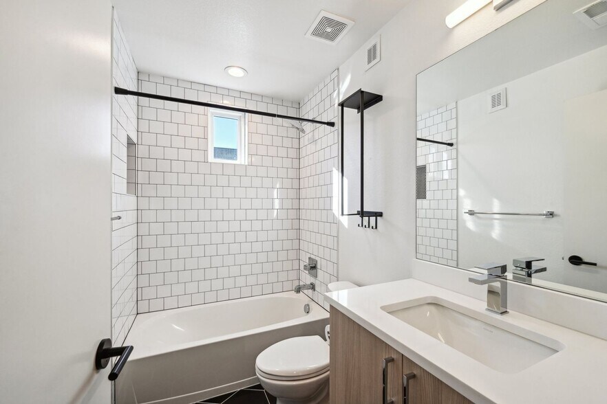 Building Photo - 2836 W 25th Ave