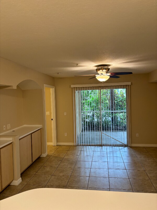 Building Photo - 827 Camargo Way