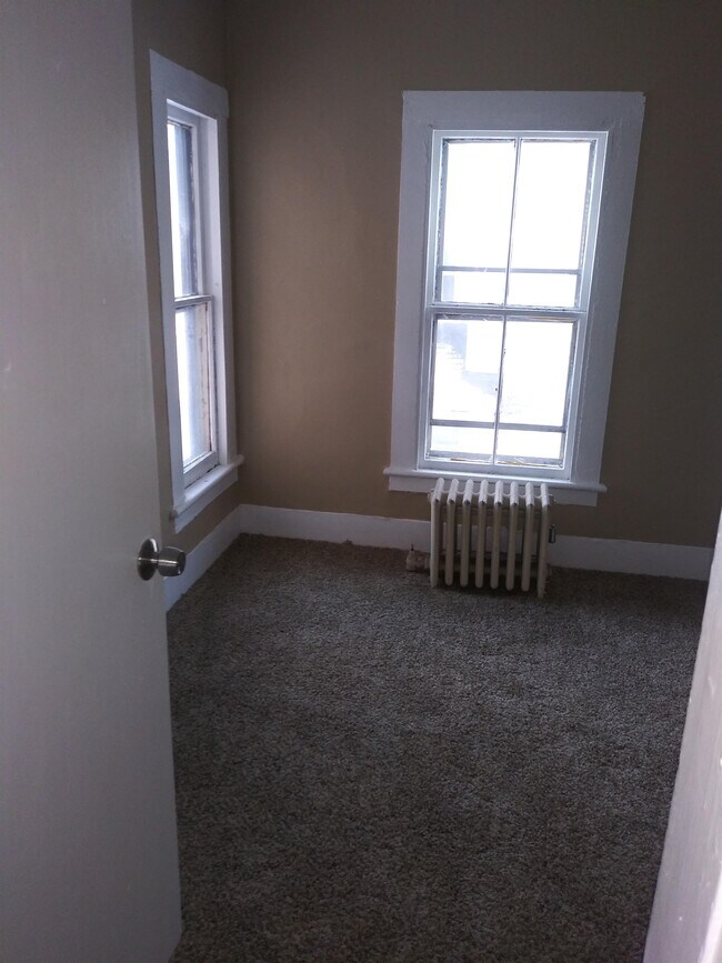 Building Photo - 15 Garrow St