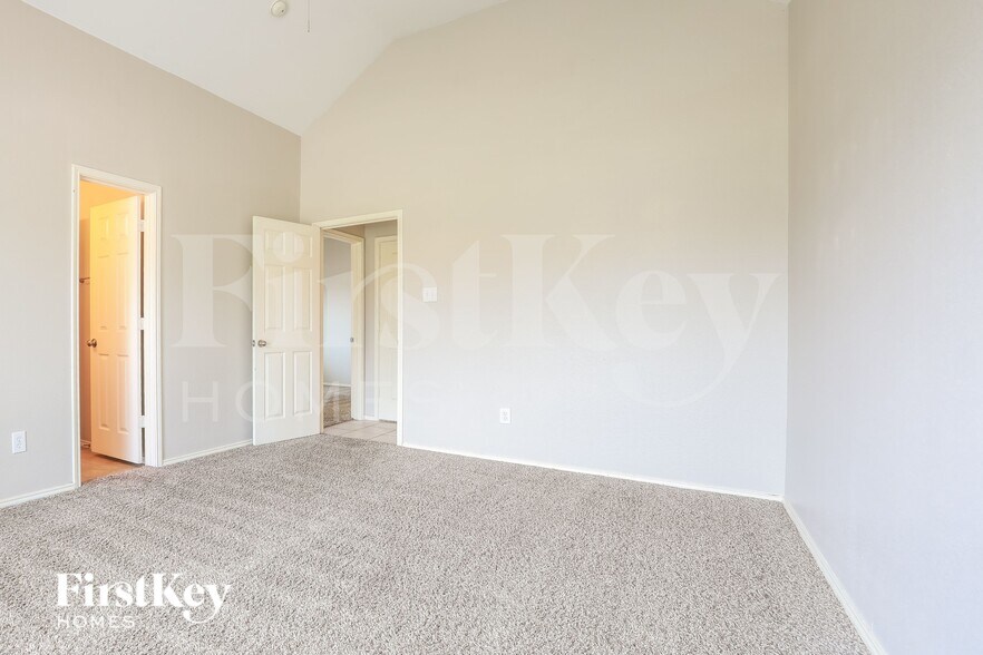 Building Photo - 1731 Vista Ridge Dr W