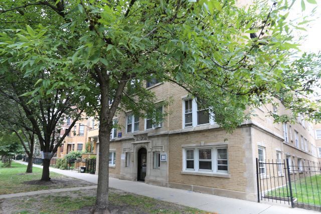 Primary Photo - 820 W Waveland Ave