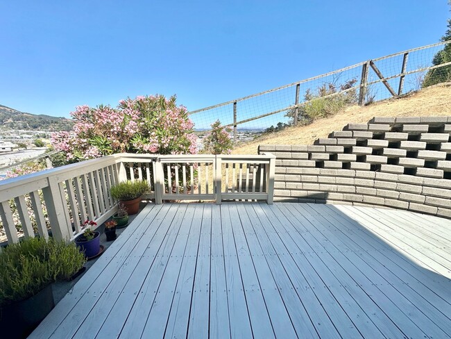 Building Photo - San Rafael Hillside Retreat