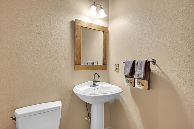 Building Photo - 33628 Berg Ln
