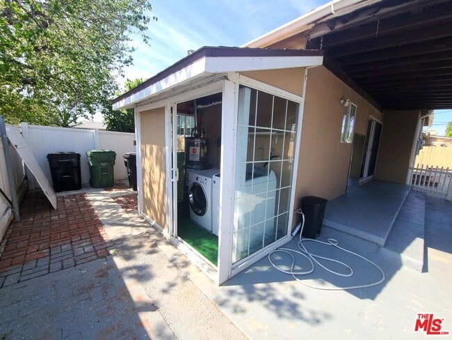 Building Photo - 18133 Lull St