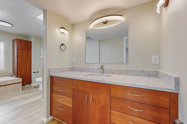 Building Photo - 713 Rio Arriba Ave SE